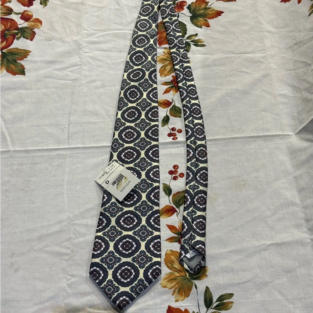 Patterned Blue and White Men's Tie